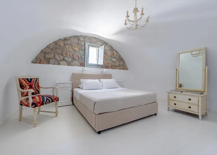 Red Cliff 2bedroom With Caldera View And Plunge Pool Akrotírion